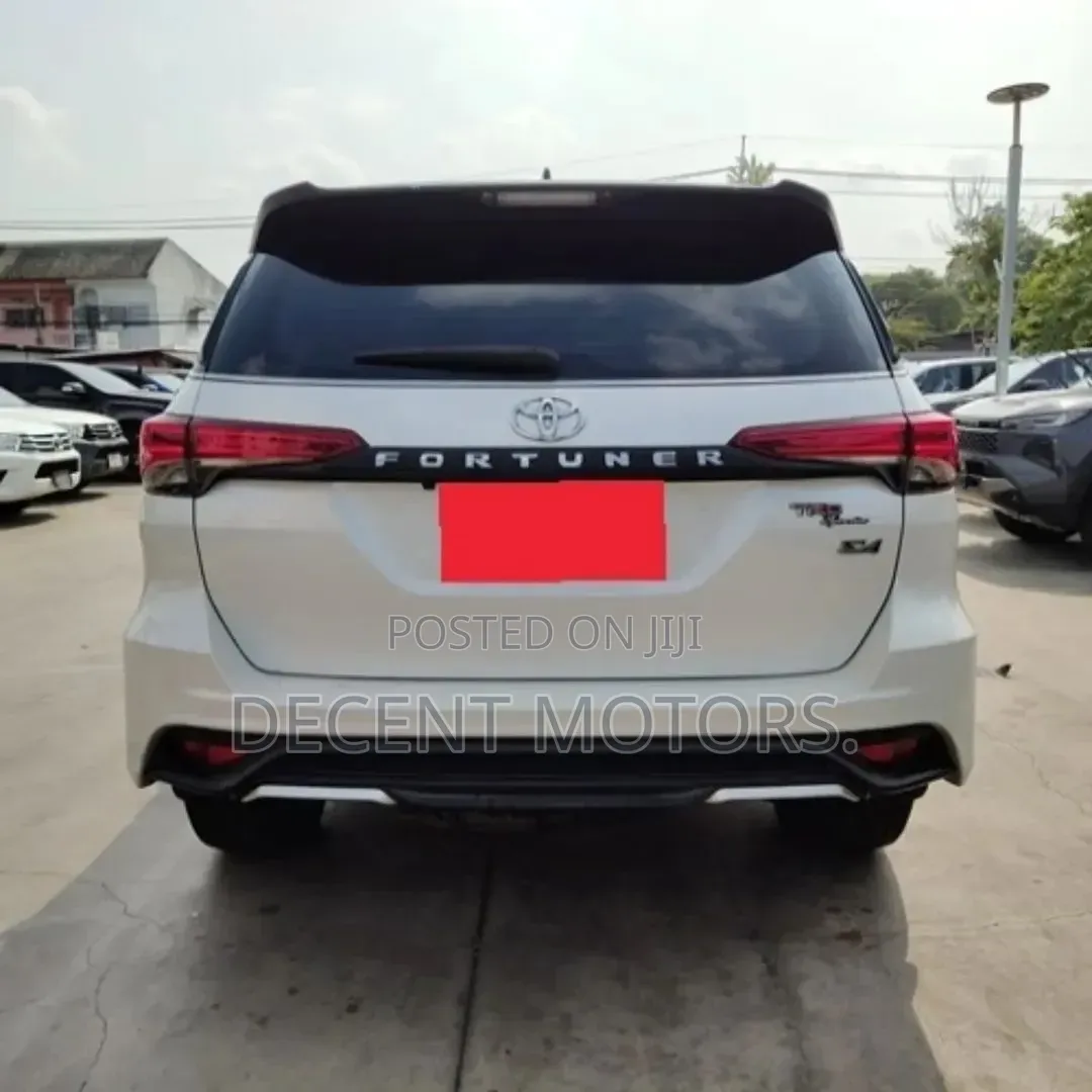 Toyota Fortuner 2.4 D AWD 2020 White