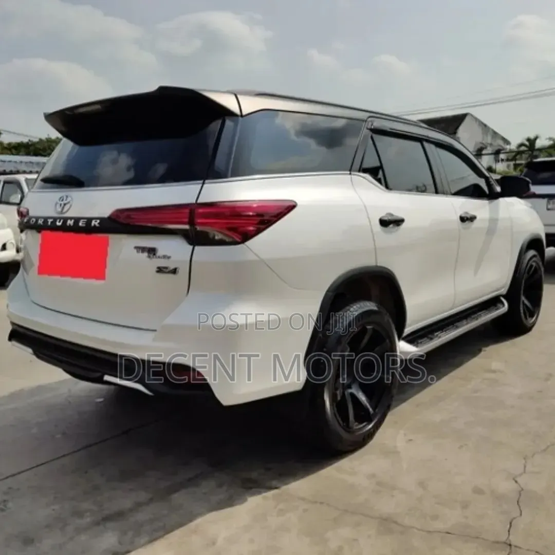 Toyota Fortuner 2.4 D AWD 2020 White