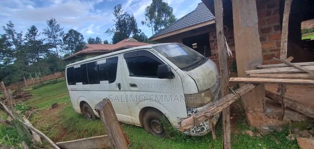 Toyota HiAce 2010 White - thumbnail 2
