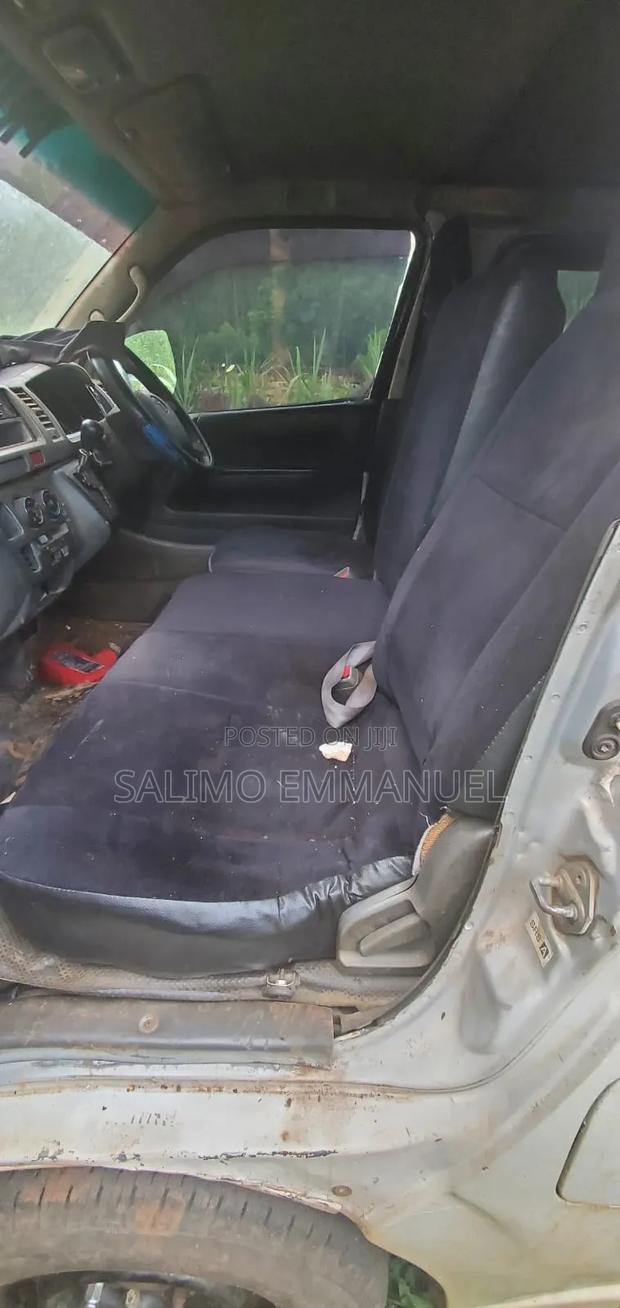 Toyota HiAce 2010 White - thumbnail 3