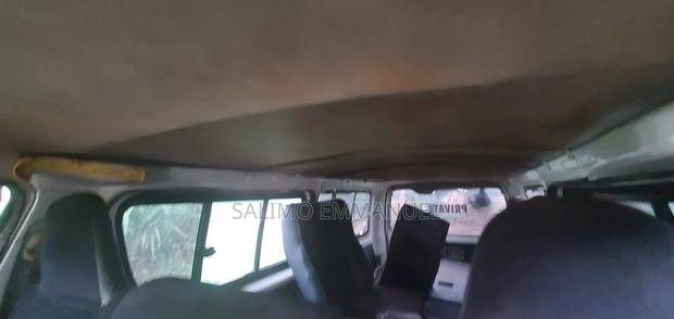 Toyota HiAce 2010 White - thumbnail 4
