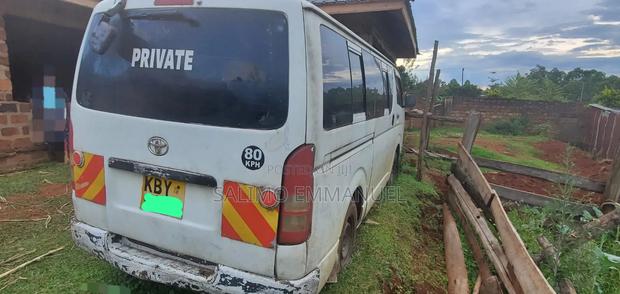Toyota HiAce 2010 White - thumbnail 5