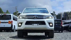 Toyota Hilux SR5 4x4 2017 White