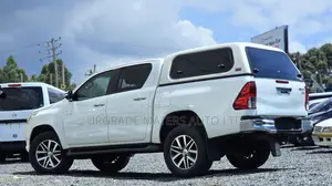 Toyota Hilux SR5 4x4 2017 White
