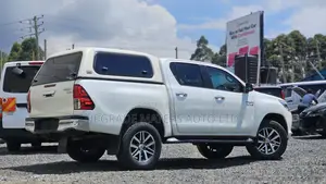 Toyota Hilux SR5 4x4 2017 White