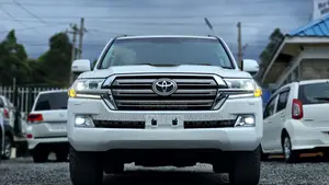 Toyota Land Cruiser 4.5 V8 TD 2018 White