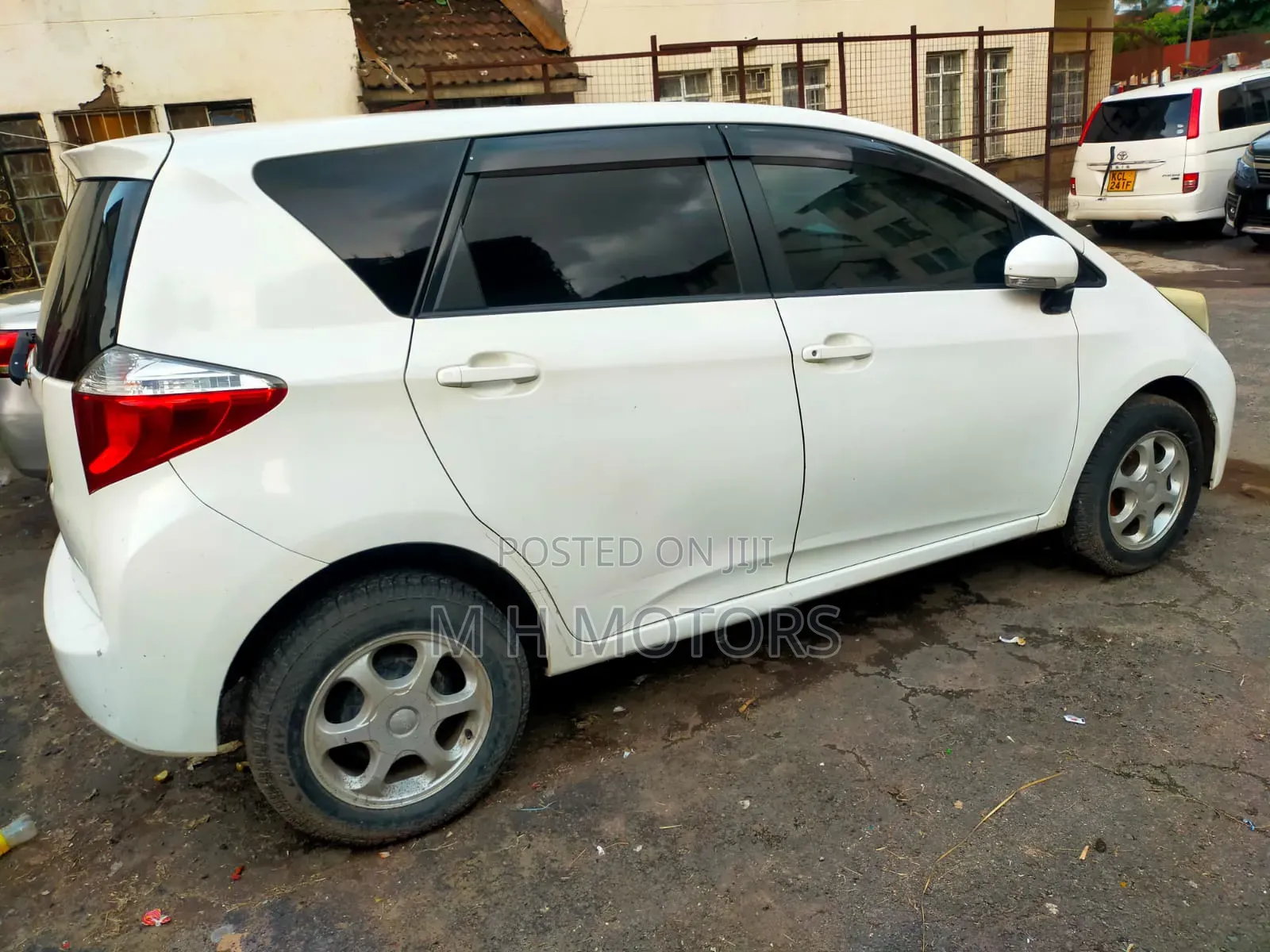 Toyota Ractis 2013 White