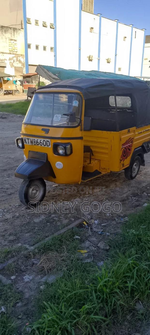 Piaggio Scooter 2019 Yellow