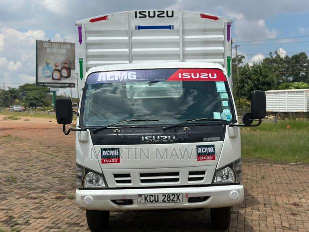 Isuzu Lorry 2021 White - main view