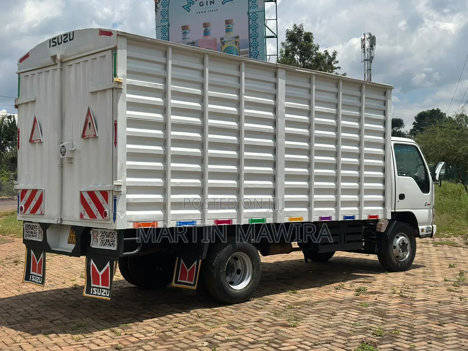 Isuzu Lorry 2021 White