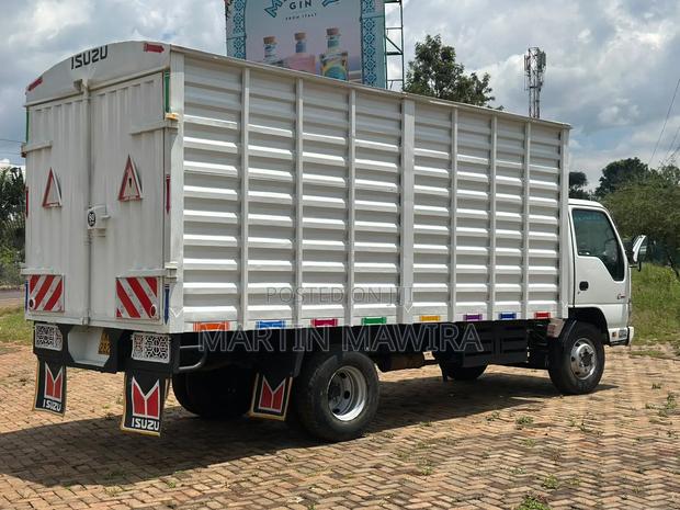 Isuzu Lorry 2021 White - thumbnail 4