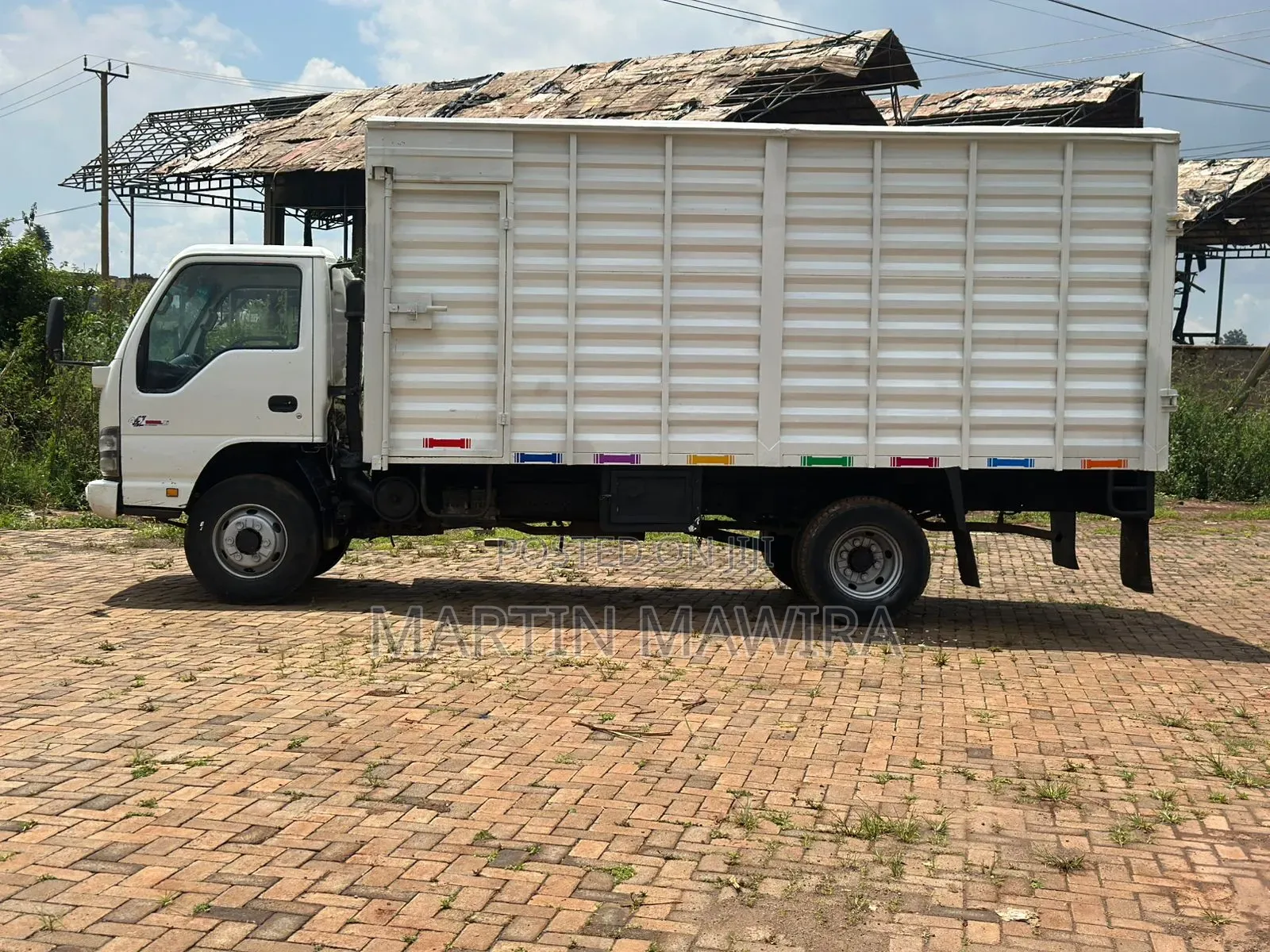 Isuzu Lorry 2021 White