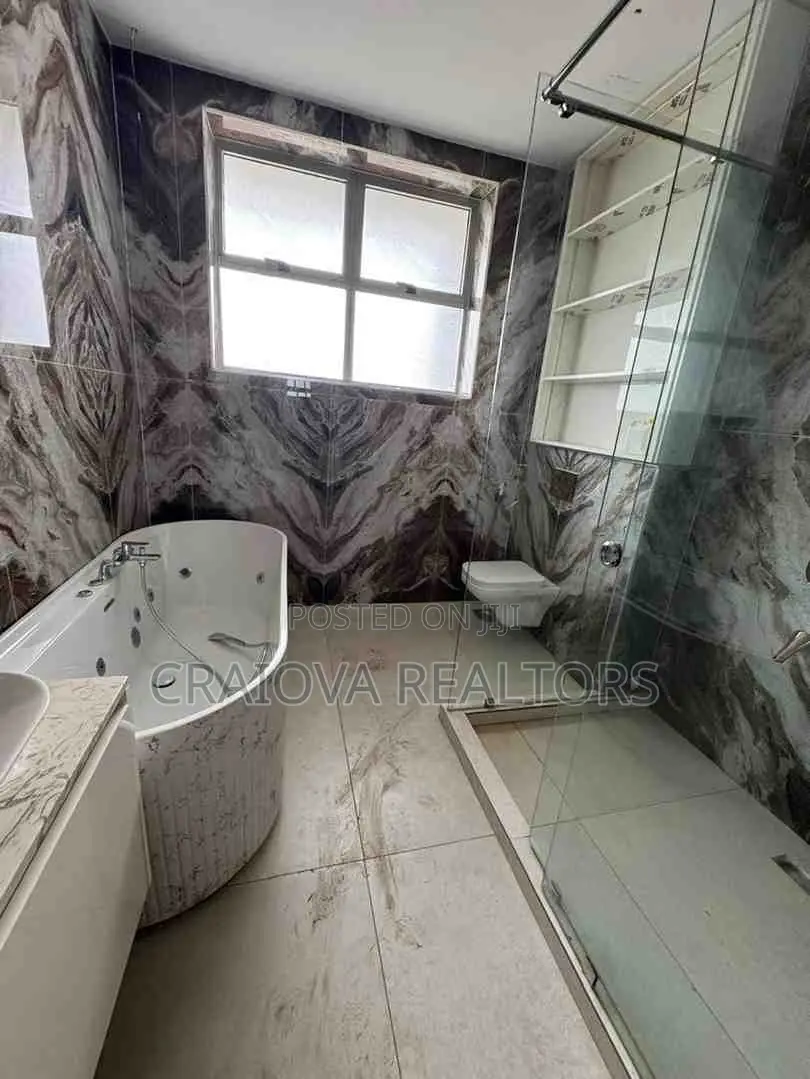 4bdrm Duplex in Spring Valley for rent