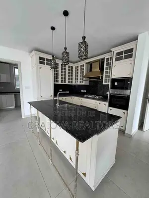 4bdrm Duplex in Spring Valley for rent