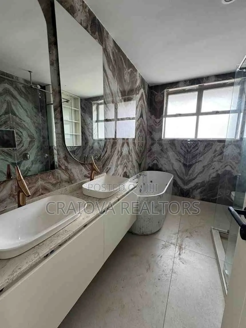 4bdrm Duplex in Spring Valley for rent