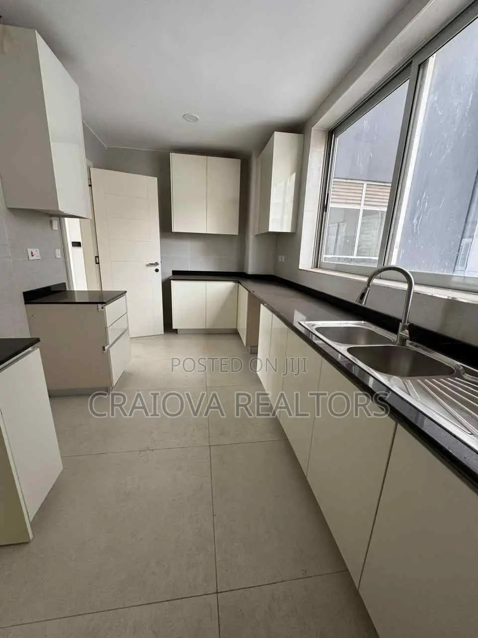4bdrm Duplex in Spring Valley for rent