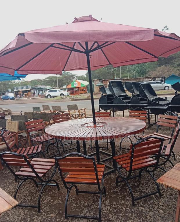 10-seater Wooden Metallic Chairs+Round Table+Parasol
