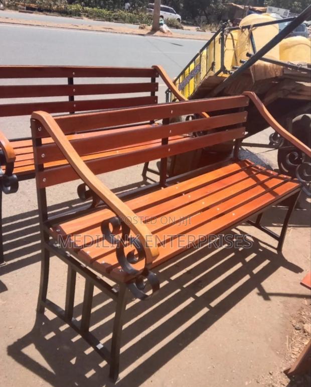 Metallic Structure+Wooden Seating Area+Armrest
