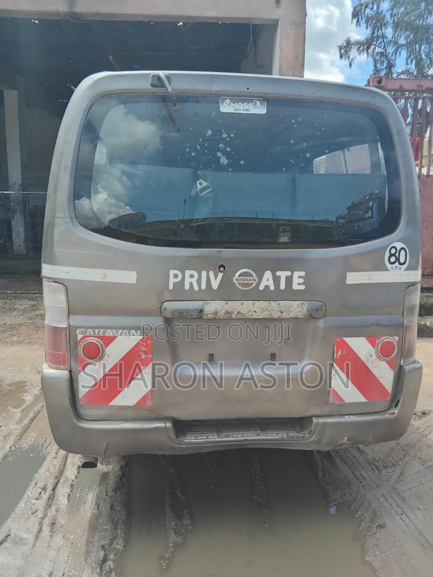Nissan Caravan (Urvan) 2016 Grey - thumbnail 3