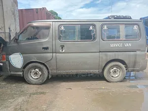 Nissan Caravan (Urvan) 2016 Grey