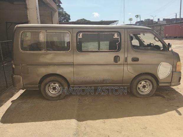 Nissan Caravan (Urvan) 2016 Grey - thumbnail 5