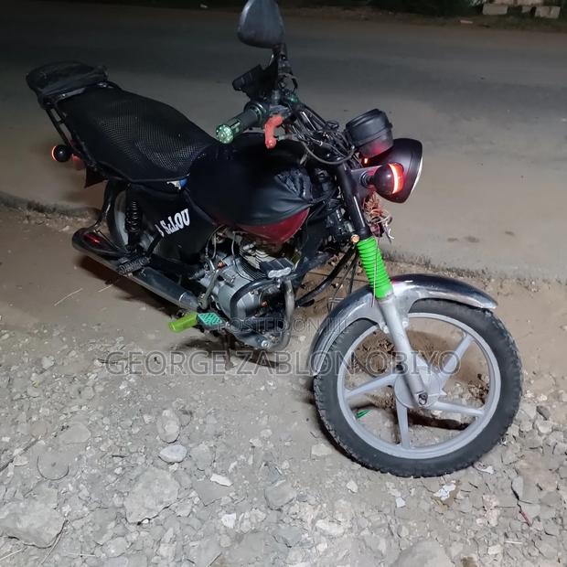 Bajaj Boxer 100 2024 Red