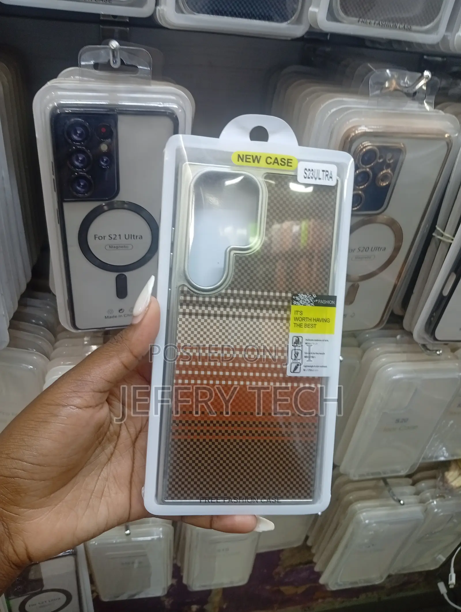 Carbon Fibrepatterned Phone Case Designed for Samsung Galaxy S23 Ultra