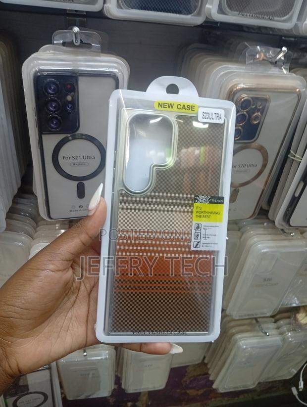 Carbon Fibrepatterned Phone Case Designed for Samsung Galaxy S23 Ultra