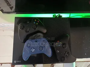 Xbox One , More Than 7 Disc Games , 3 Controllers One Customized
