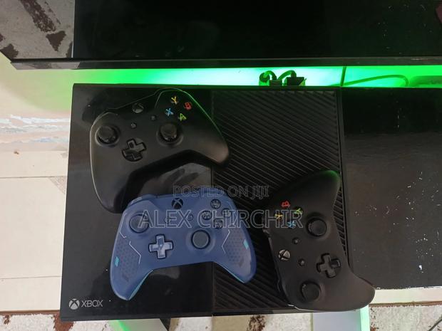 Xbox One , More Than 7 Disc Games , 3 Controllers One Customized - main view