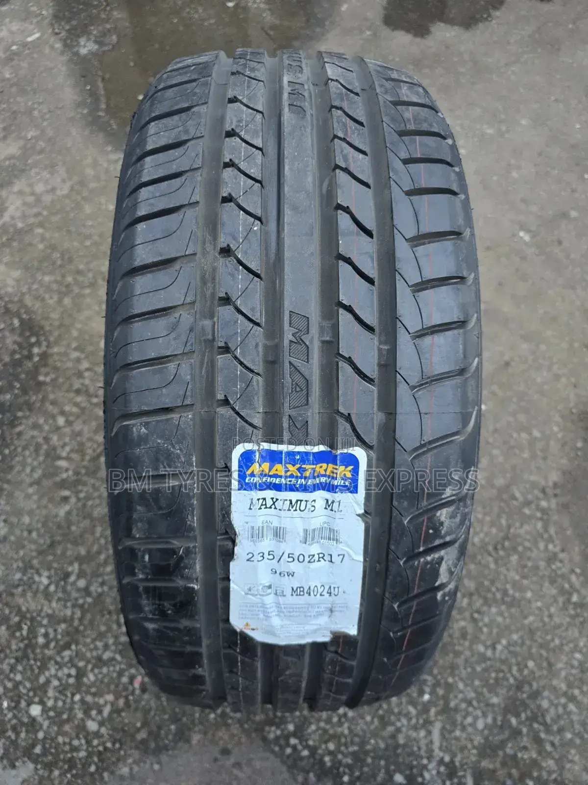 235 /50 R17 Maxtrek (Maximus M1)