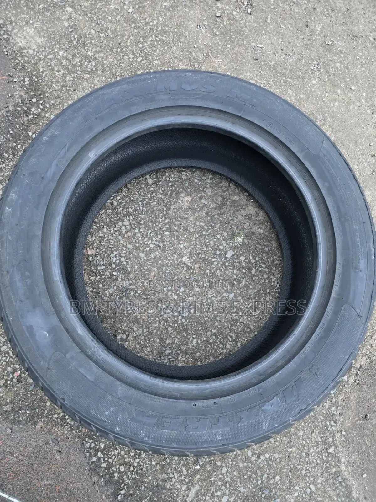 235 /50 R17 Maxtrek (Maximus M1)