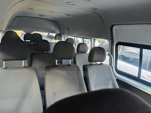 Toyota HiAce 2018 White