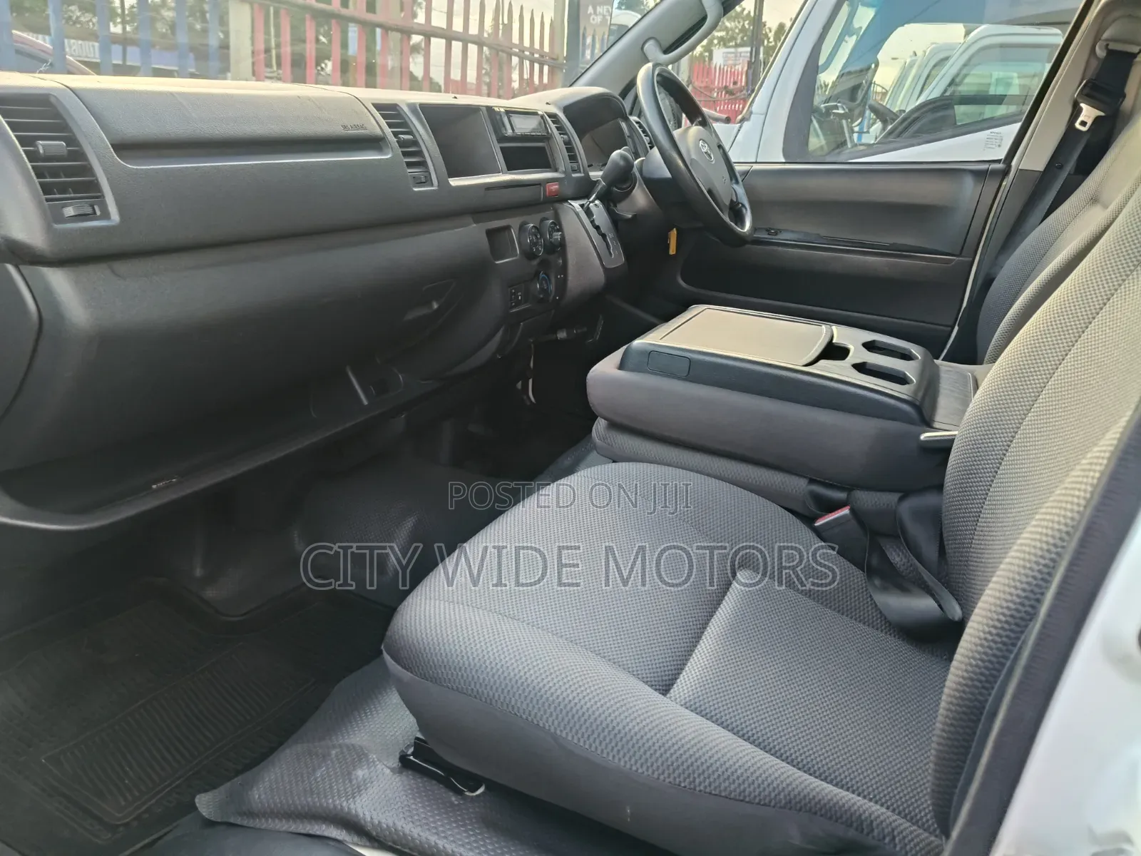 Toyota HiAce 2018 White