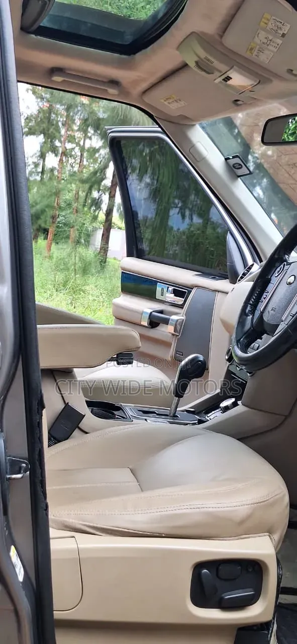 Land Rover Discovery 2010 Silver