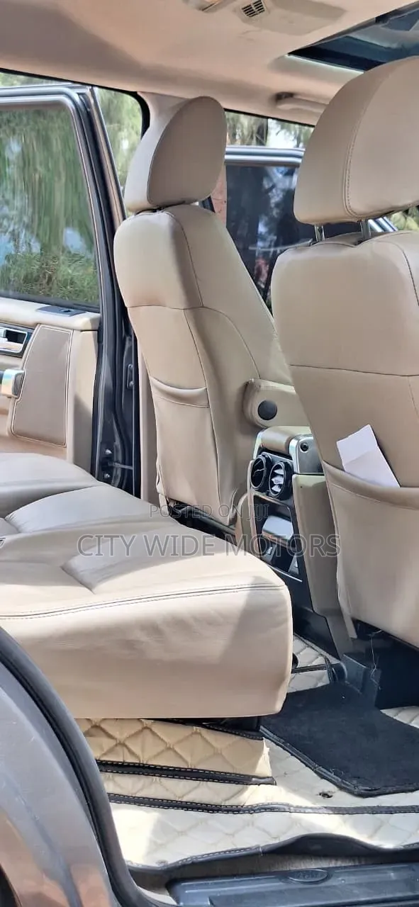 Land Rover Discovery 2010 Silver