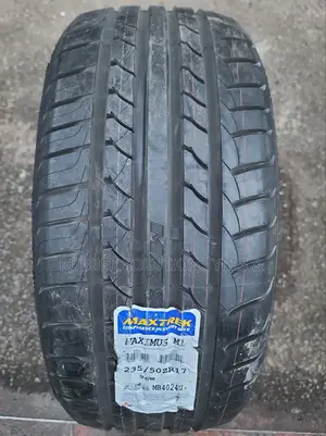 235 /50 R17 Maxtrek Tyres 96w X/L Muximus M1