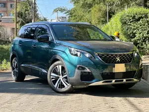 Peugeot 5008 2019 Green