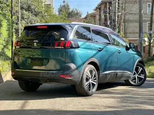 Peugeot 5008 2019 Green