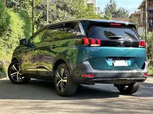 Peugeot 5008 2019 Green