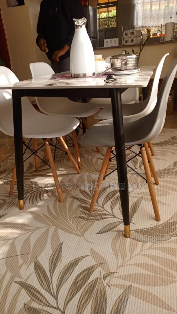 4eames Chairs +Table - main view