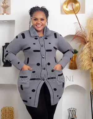 Patterned Long-Sleeved Cardigan With a Fur-Trimmed Collar.