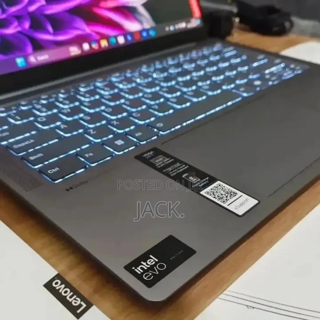 New Laptop Lenovo Yoga 7i 16GB Intel Core Ultra 7 SSD 1T