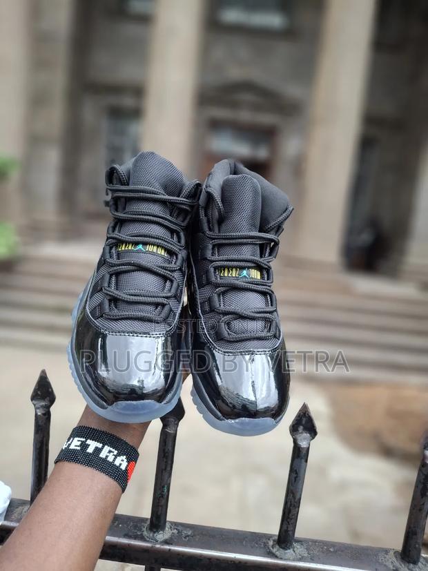 Air Jordan 11-Gamma Blue High Cut. - thumbnail 2