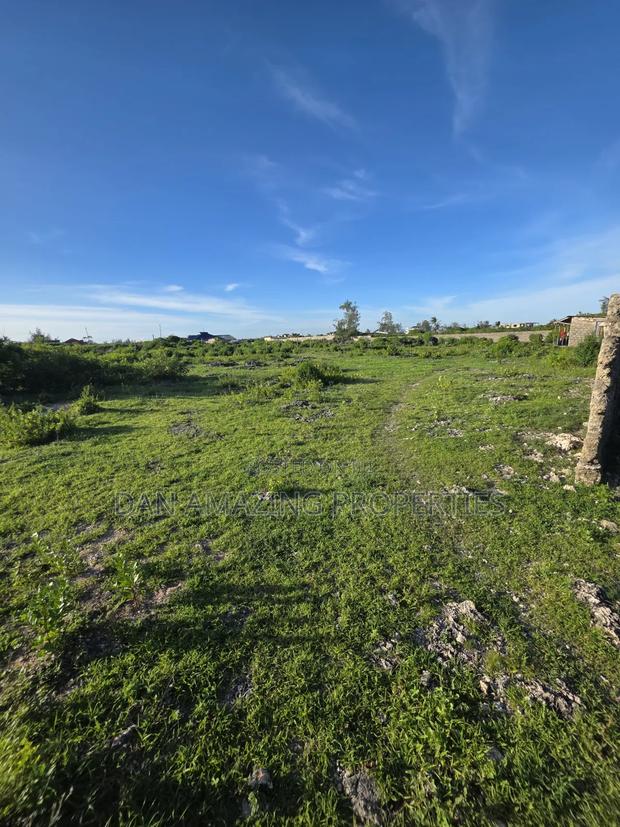 1 Acre Watamu 2nd Row Mawe Nzuri Area for Sale in a Well Develop Area - thumbnail 3