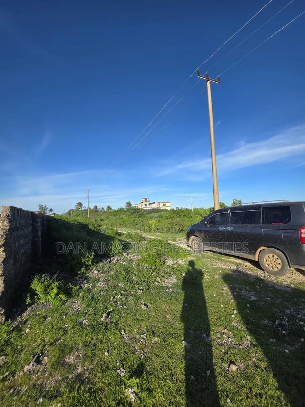 1 Acre Watamu 2nd Row Mawe Nzuri Area for Sale in a Well Develop Area - thumbnail 5