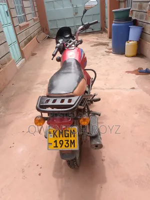 Bajaj Boxer 125 2025 Red