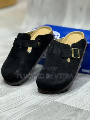Soft-Plain/Non-Graffiti Clogs.