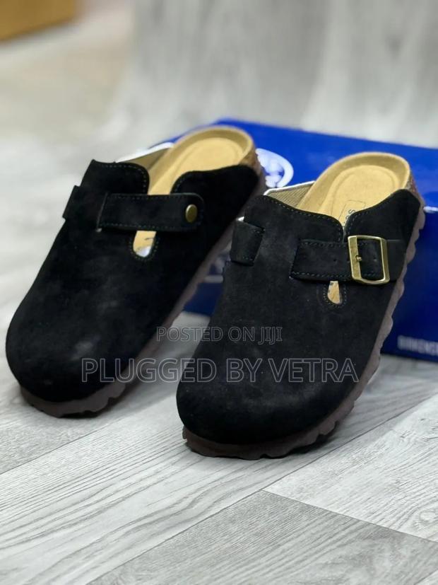 Soft-Plain/Non-Graffiti Clogs. - main view