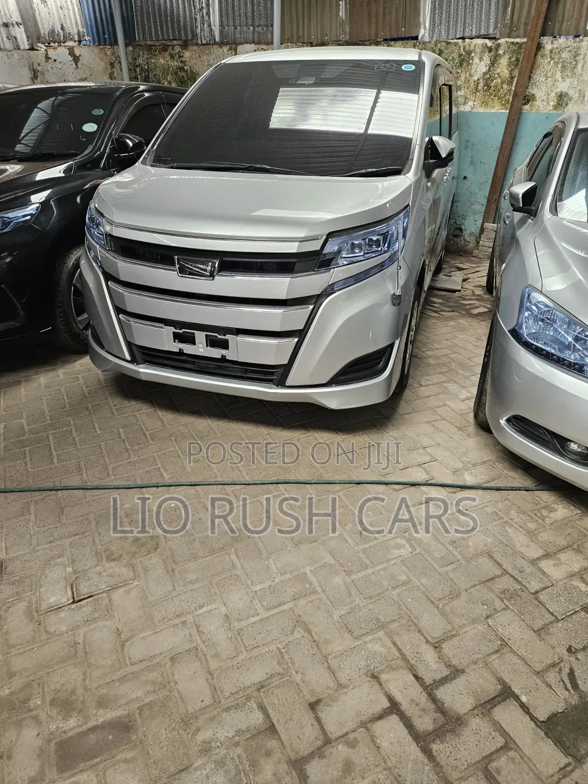 Toyota Noah 2018 Silver